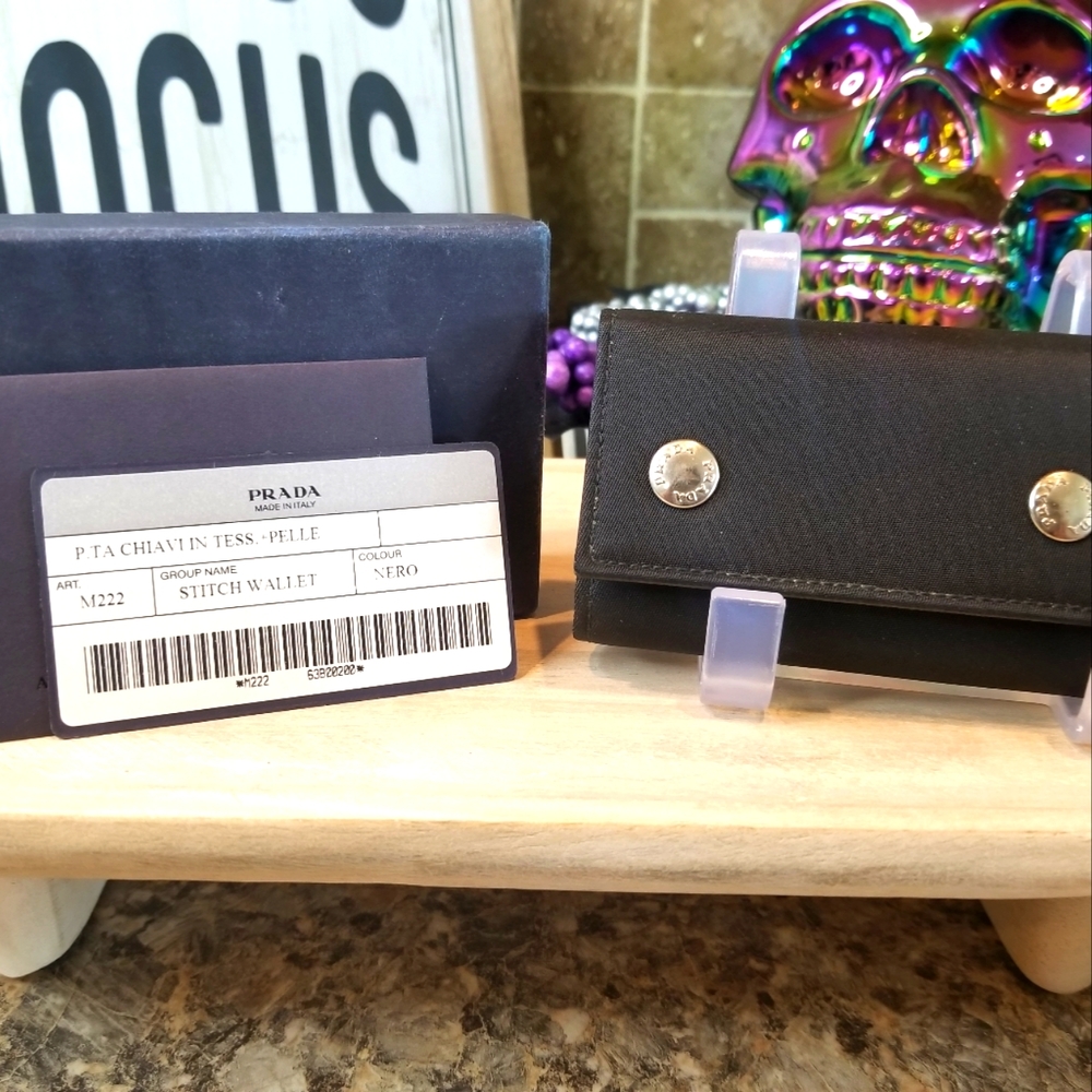 AUTHENTIC Prada 6 Key Holder Case